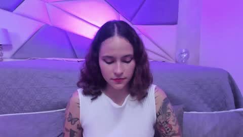 Snapshot of annythomsonn chatting on December 7, 9:33 pm AnnyT online show from December 7, 9:33 pm