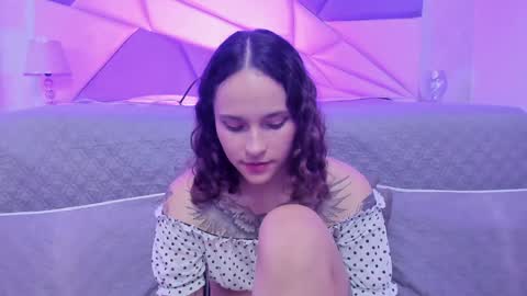 Snapshot of annythomsonn chatting on December 4, 10:08 pm AnnyT online show from December 4, 10:08 pm
