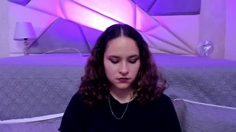 Snapshot of annythomsonn chatting on February 8, 1:32 am AnnyT online show from February 8, 1:32 am