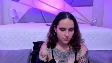 Snapshot of annythomsonn chatting on January 24, 12:42 am AnnyT online show from January 24, 12:42 am