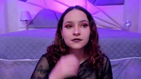 Snapshot of annythomsonn chatting on February 9, 8:34 pm AnnyT online show from February 9, 8:34 pm