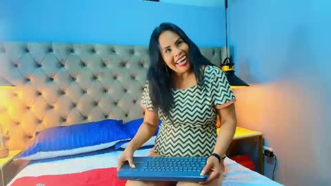 Anthonelaa   online show from April 25, 8:17 pm