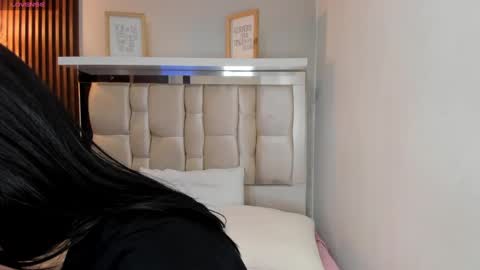Snapshot of antonella__rouse chatting on December 12, 9:04 pm Antonella online show from December 12, 9:04 pm