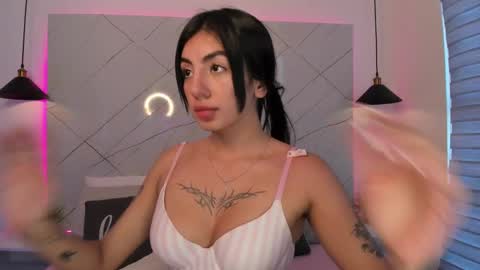 Snapshot of antonella__rouse chatting on February 17, 8:38 pm Antonella online show from February 17, 8:38 pm