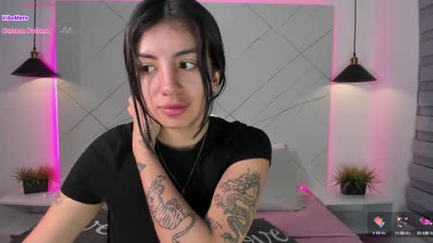 Snapshot of antonella__rouse chatting on December 16, 4:45 am Antonella online show from December 16, 4:45 am