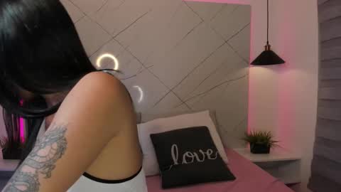 Snapshot of antonella__rouse chatting on February 17, 4:20 am Antonella online show from February 17, 4:20 am