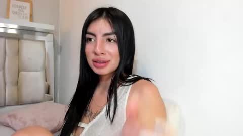 Snapshot of antonella__rouse chatting on January 26, 12:05 am Antonella online show from January 26, 12:05 am