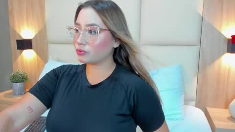 A N T O N E L L A  online show from December 1, 12:30 pm