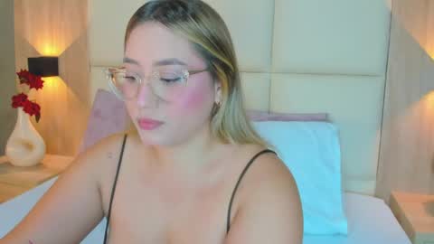 A N T O N E L L A  online show from April 23, 12:29 pm