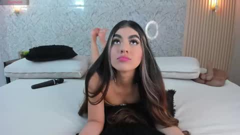 Snapshot of antonella_west chatting on October 15, 9:50 pm Anto online show from October 15, 9:50 pm