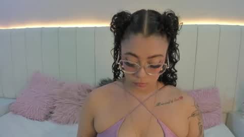 A N T O N E L L E  online show from March 25, 11:35 am