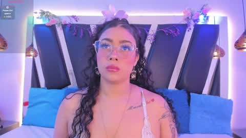 A N T O N E L L E  online show from April 22, 11:29 am