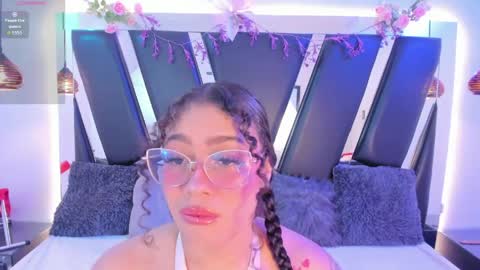 A N T O N E L L E  online show from April 28, 11:25 am