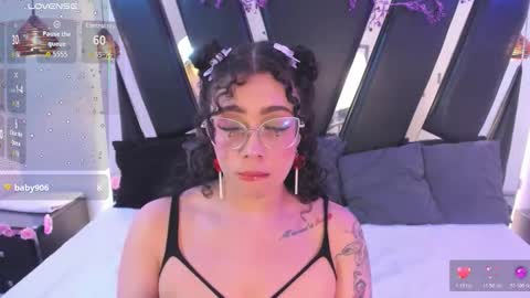 A N T O N E L L E  online show from January 14, 11:37 am