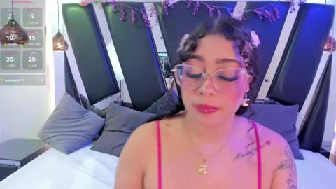 A N T O N E L L E  online show from April 19, 11:32 am