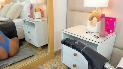 Antonia online show from April 15, 3:01 pm