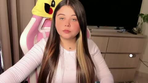   Independent model  online show from April 27, 10:07 pm