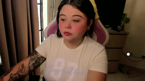   Independent model  online show from April 26, 9:01 pm