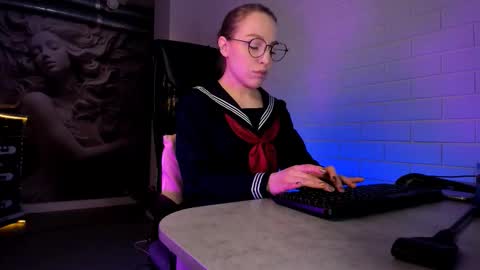 APHEX QUEEN online show from February 9, 9:11 am