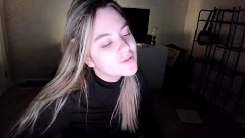 Snapshot of appleyummybuns chatting on October 29, 12:53 pm appleyummybuns online show from October 29, 12:53 pm