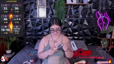 apprilfoxx online show from December 15, 3:39 pm