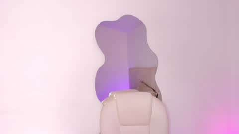 Snapshot of april_ebony18_ chatting on December 23, 11:04 am April online show from December 23, 11:04 am