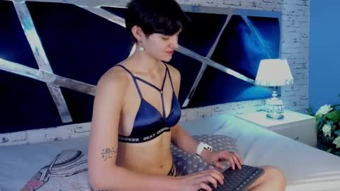 Snapshot of arabellablue chatting on October 7, 2:10 pm ArabellaBlue online show from October 7, 2:10 pm