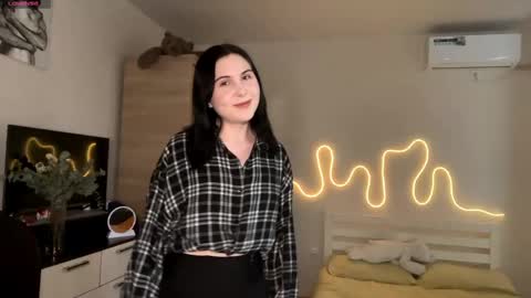 Emi online show from April 25, 4:04 pm