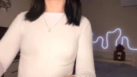 Emi online show from April 5, 4:28 pm