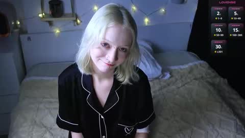 Snapshot of arcticaryder chatting on October 15, 11:13 am Jenny online show from October 15, 11:13 am