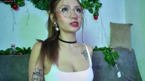 Snapshot of ari_kat666 chatting on December 29, 3:11 am ari online show from December 29, 3:11 am