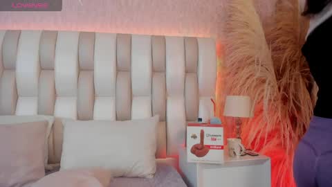 ari_lynn_ online show from April 16, 3:07 am