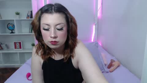 Snapshot of ari_rossee_ chatting on December 25, 10:05 pm online show from December 25, 10:05 pm