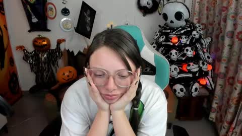 Linda online show from October 7, 3:11 am