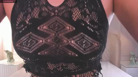 Snapshot of aria_greco chatting on December 29, 3:11 am Aria  online show from December 29, 3:11 am