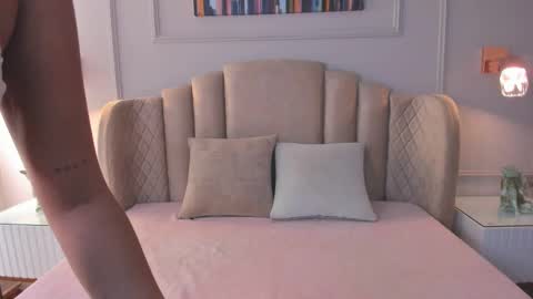 Snapshot of aria_greco chatting on February 20, 2:51 am Aria  online show from February 20, 2:51 am