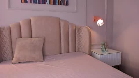 Snapshot of aria_greco chatting on February 9, 3:32 am Aria  online show from February 9, 3:32 am