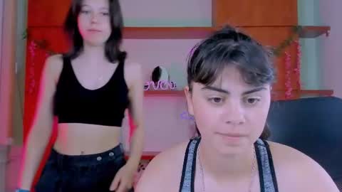 aria_wild_ online show from June 18, 8:59 am