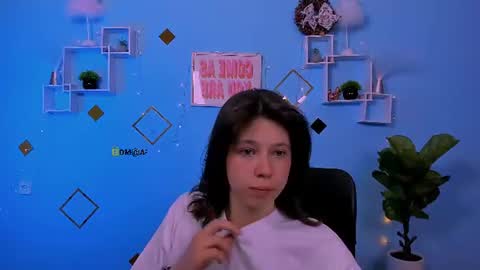 aria_wild_ online show from June 17, 8:48 am