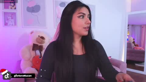 Snapshot of ariana_bae_ chatting on December 24, 12:22 am online show from December 24, 12:22 am