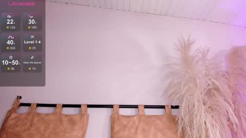 Snapshot of ariana_rosse__ chatting on January 25, 1:14 pm Ariana online show from January 25, 1:14 pm