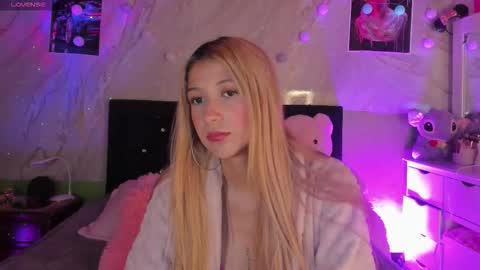 Snapshot of ariana_rosse__ chatting on October 2, 10:42 am Ariana online show from October 2, 10:42 am