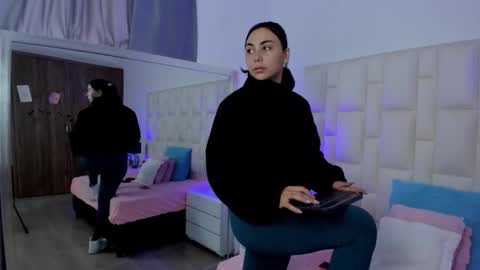  ariana  online show from November 27, 6:00 pm