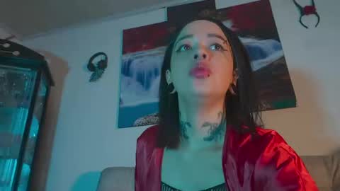 ariana_whitee online show from April 26, 6:11 am