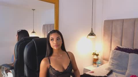 Snapshot of arianaa_miller_ chatting on September 25, 8:17 pm Ariana online show from September 25, 8:17 pm