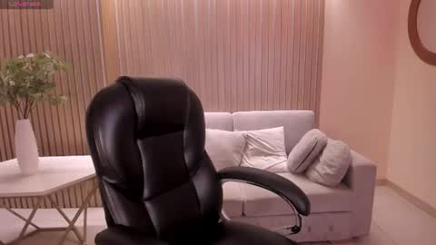 Your Girl  online show from July 14, 2:16 am