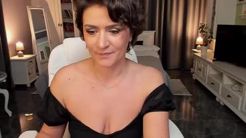 Ana online show from December 3, 3:47 pm