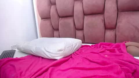 Snapshot of arianna_pearl chatting on September 10, 1:44 pm arianna pearl online show from September 10, 1:44 pm