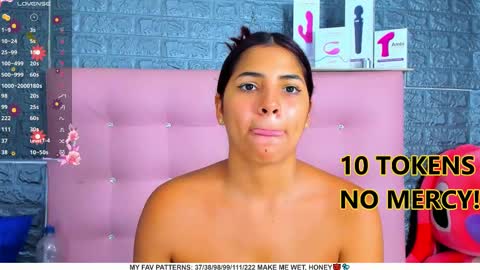 Snapshot of ariannalewis1 chatting on January 28, 2:43 am Arianna online show from January 28, 2:43 am