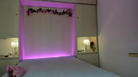 ariannavega_ online show from April 28, 11:47 am